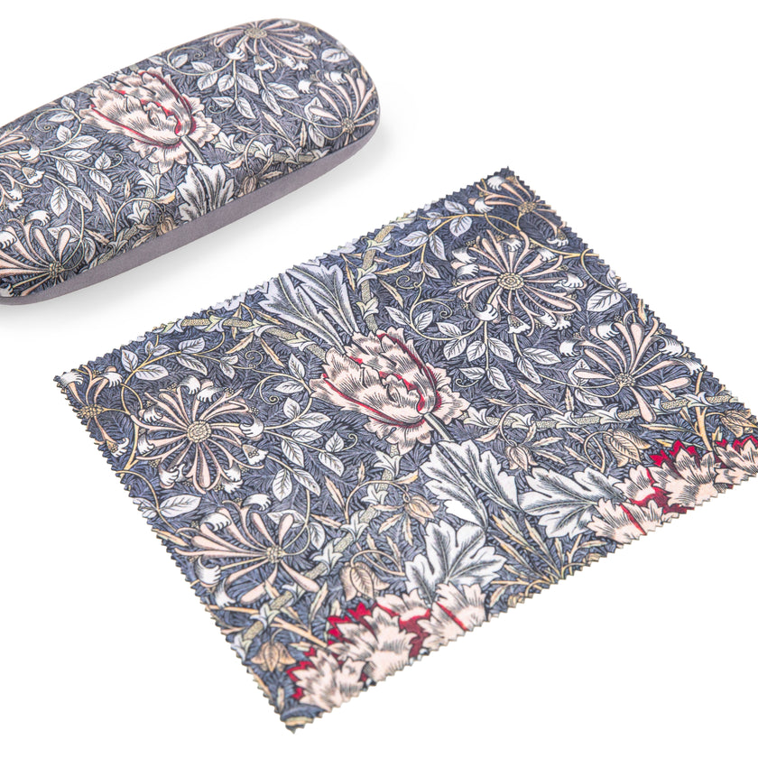 Akinių dėklas su akinių valymo servetėle, William Morris pilkas gėlių motyvas, pirmas planas, dovanų idėjos mamai, močiutei