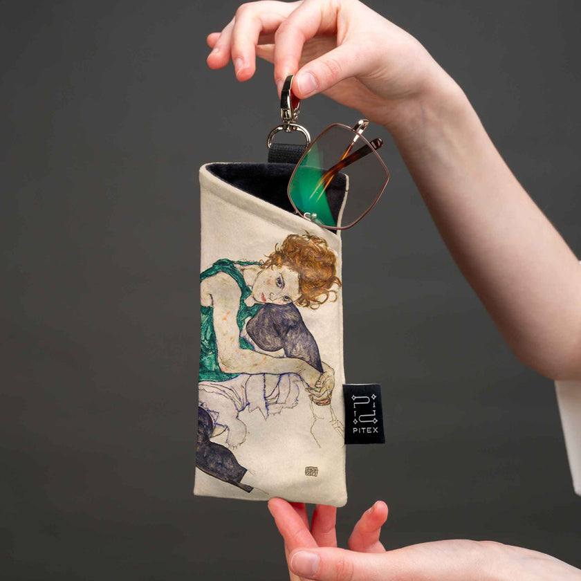 Akinių dėklas Egon Schiele „Seated Woman with Legs Drawn Up