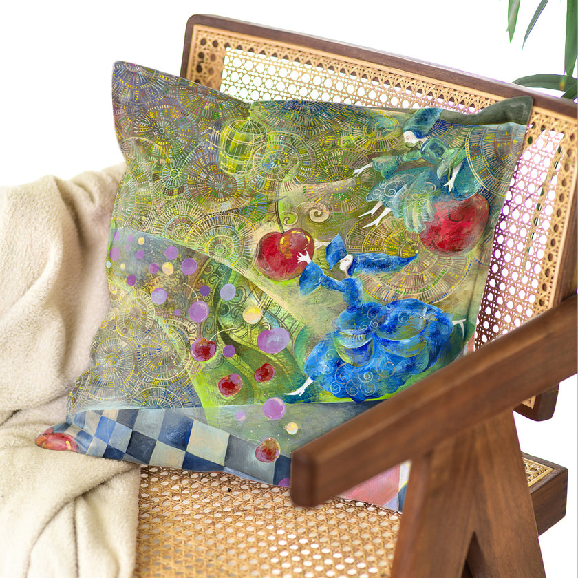 Dekoratyvinė pagalvėlė Aušra Čapskytė Vyšnių uogienės diena, galas, Lietuvos menininkų kolekcija,stilingi namų interjero detalės aksesuarai