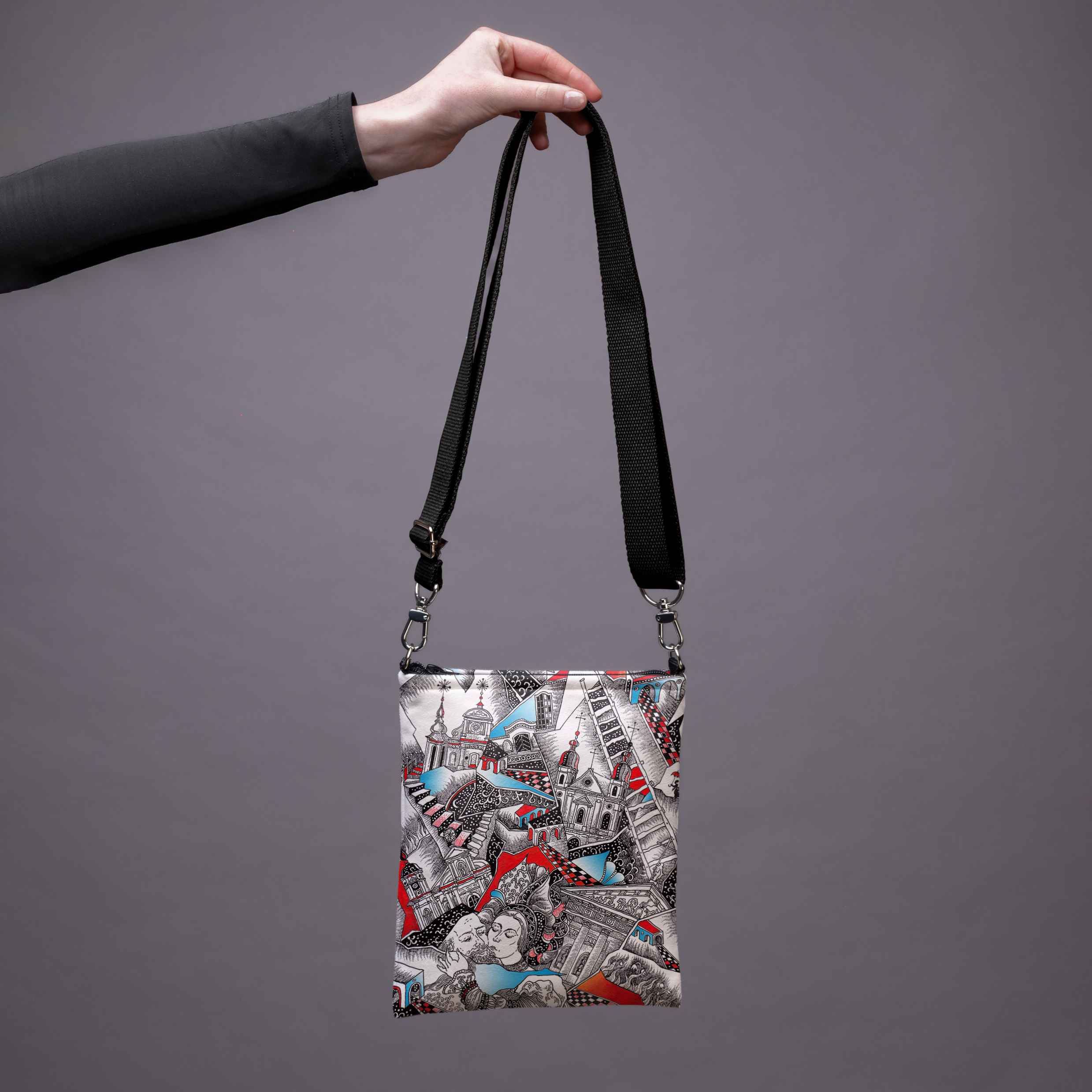 Rankinė per petį Aušra Čapskytė „Pabučiavimas. Linkėjimai iš Vilniaus