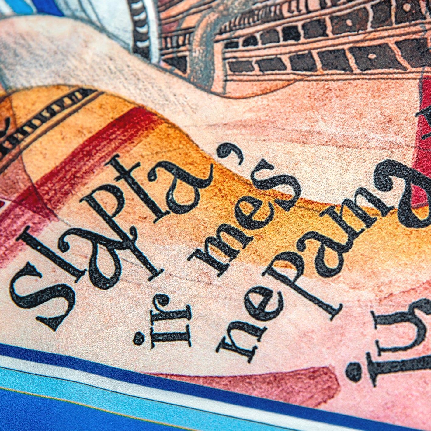 Skarelės ant kaklo moterims Aušra Čapskytė Dramblių kelionė, detalė, Lietuvos menininkų kolekcija,stilingi mados aksesuarai 2023