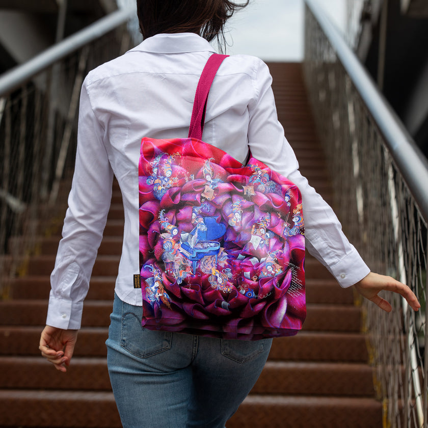 Stilingas pirkinių krepšys Aušra Čapskytė Gyvenimas jurgine III arba silkės su cinamonu receptas, Lietuvos menininkų kolekcija, moteriški mados aksesuarai, ant žmogaus