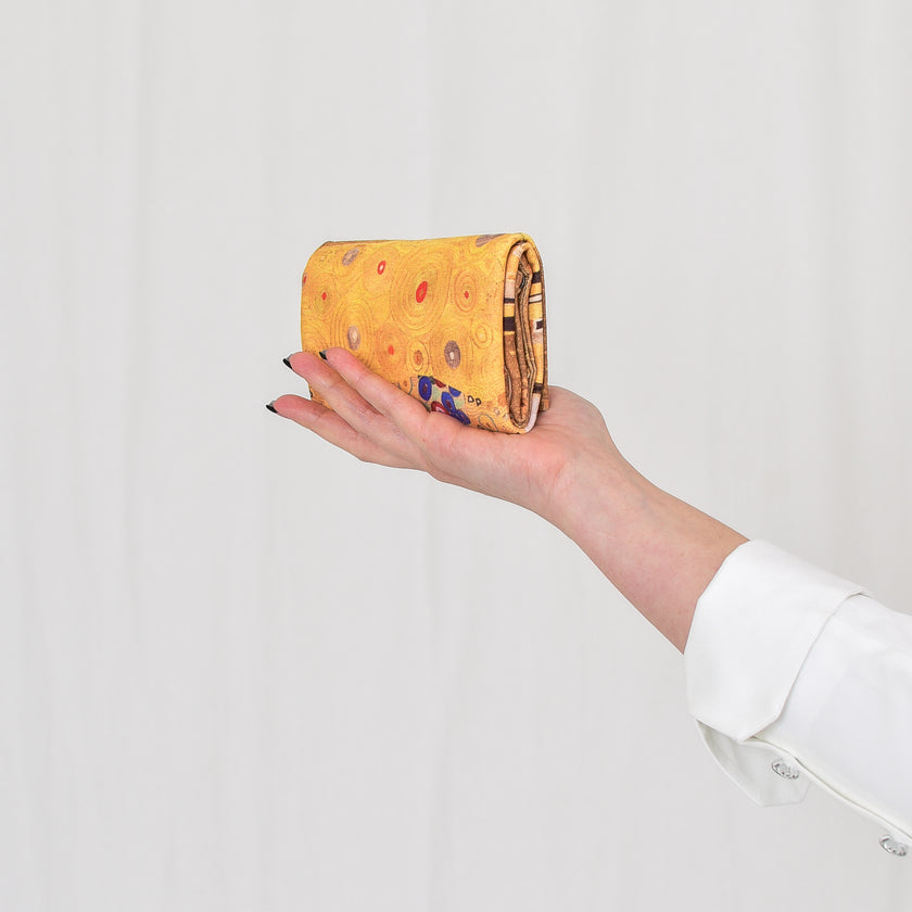 May bag Vincent Van Gogh