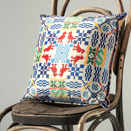 Dekoratyvinė pagalvėlė Raštų upė 101