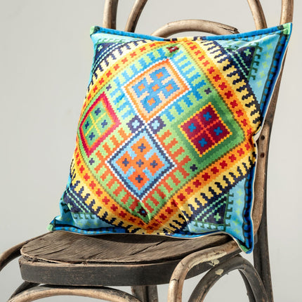 Dekoratyvinė pagalvėlė Raštų upė 108