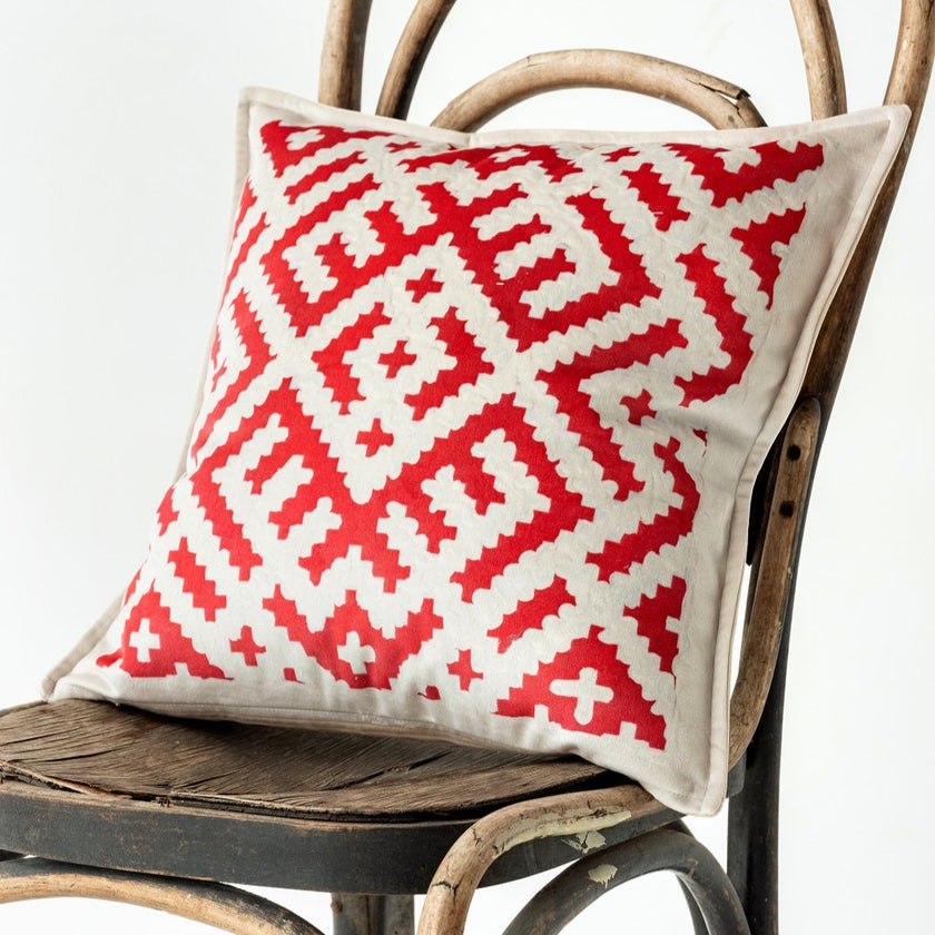 Dekoratyvinė pagalvėlė Raštų upė 116