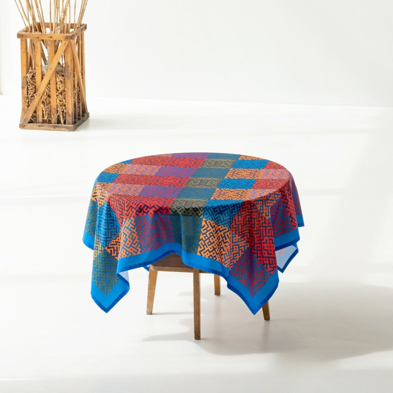 Staltiesė iš perdirbto audinio Raštų upė 104B