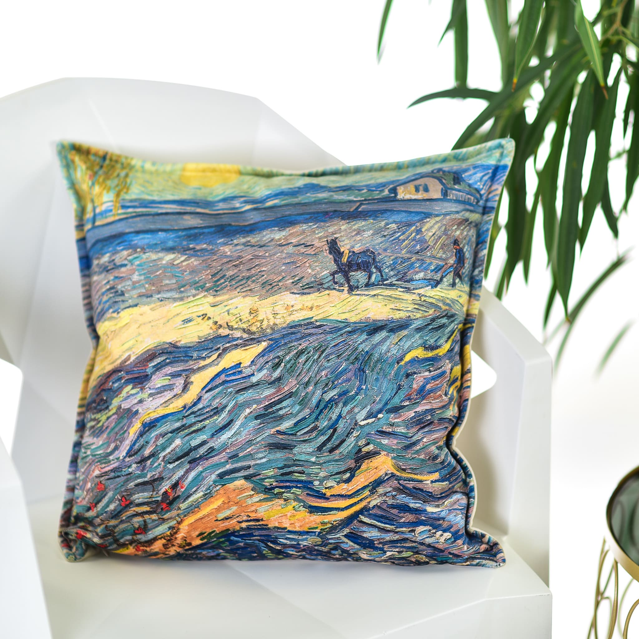 Dekoratyvinė pagalvėlė Vincent van Gogh „Field with Plowing Farmers