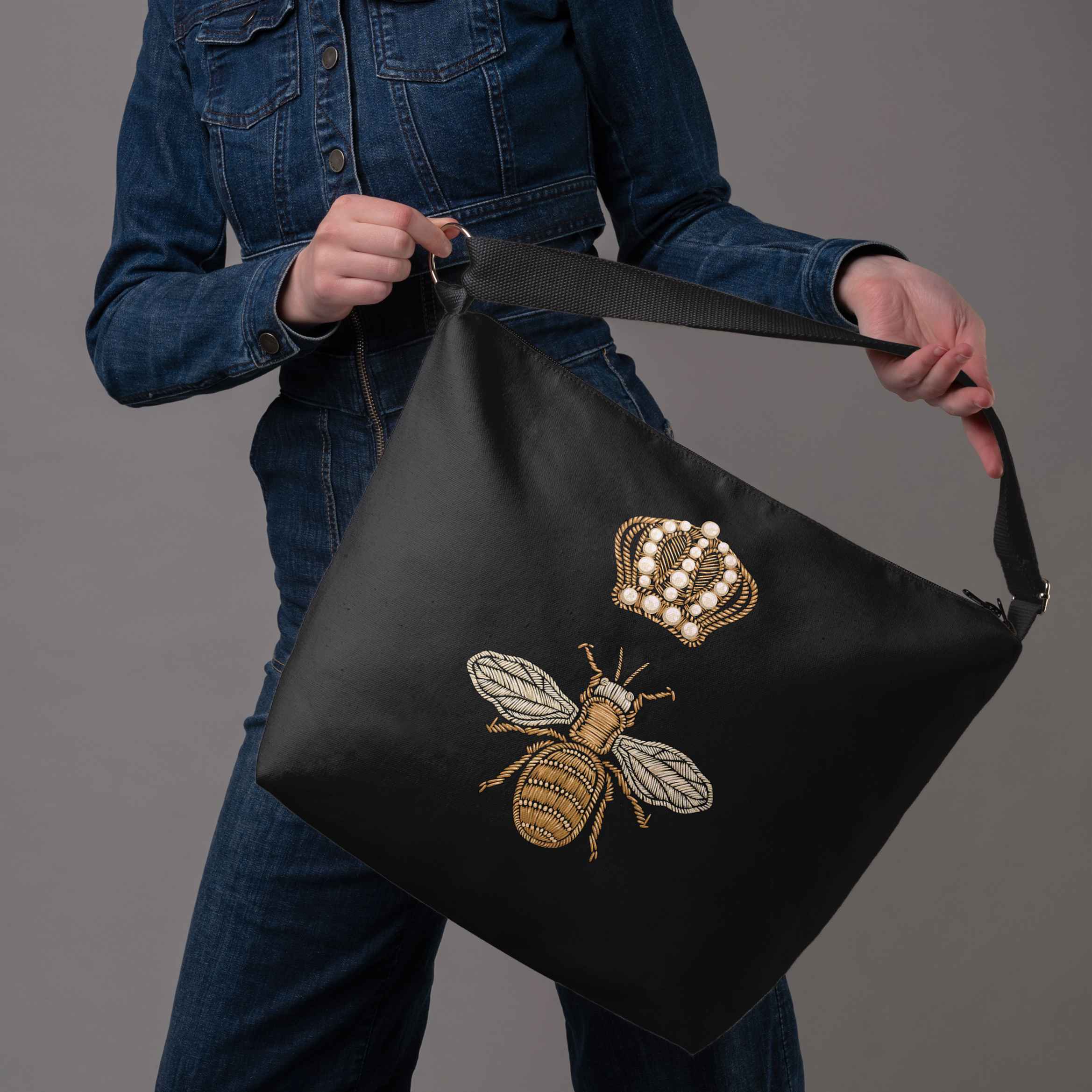 <tc>Bucket bag "The Golden Bee"</tc>