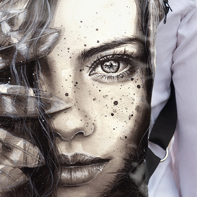 Kuprinė No. 1 „Mergina su plunksna