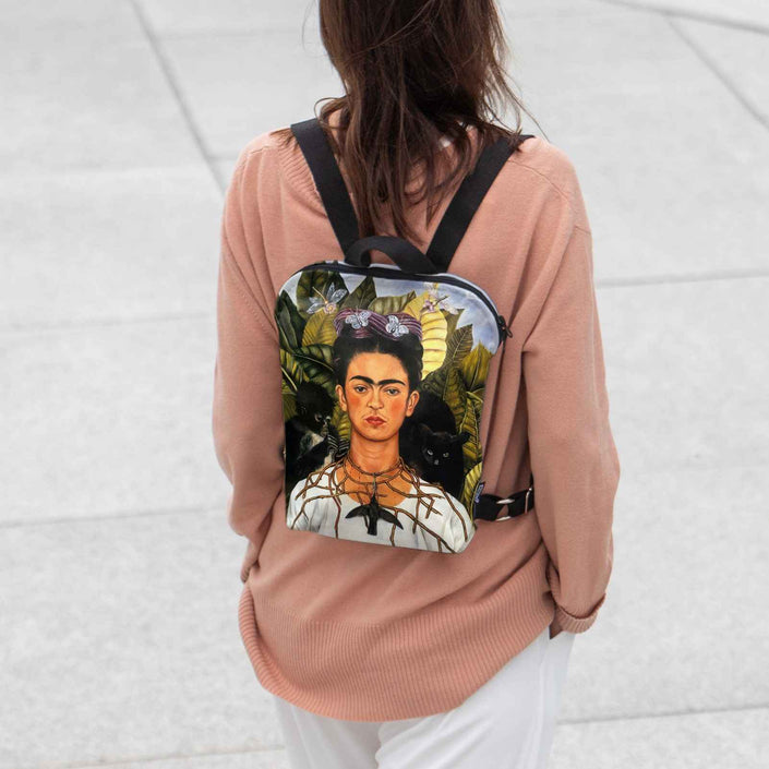 Kuprinė No. 1 Frida Kahlo „Self-Portrait with Thorn Necklace and Hummingbird