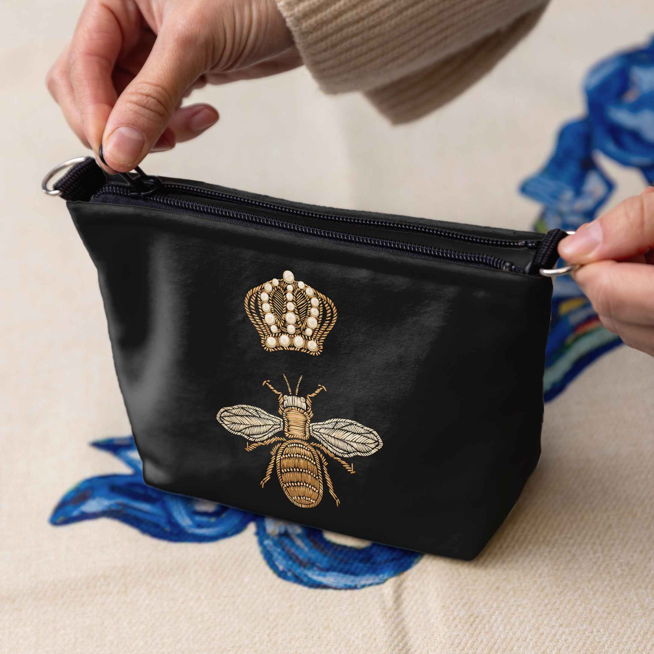 <tc>Cosmetic bag "Golden bee"</tc>