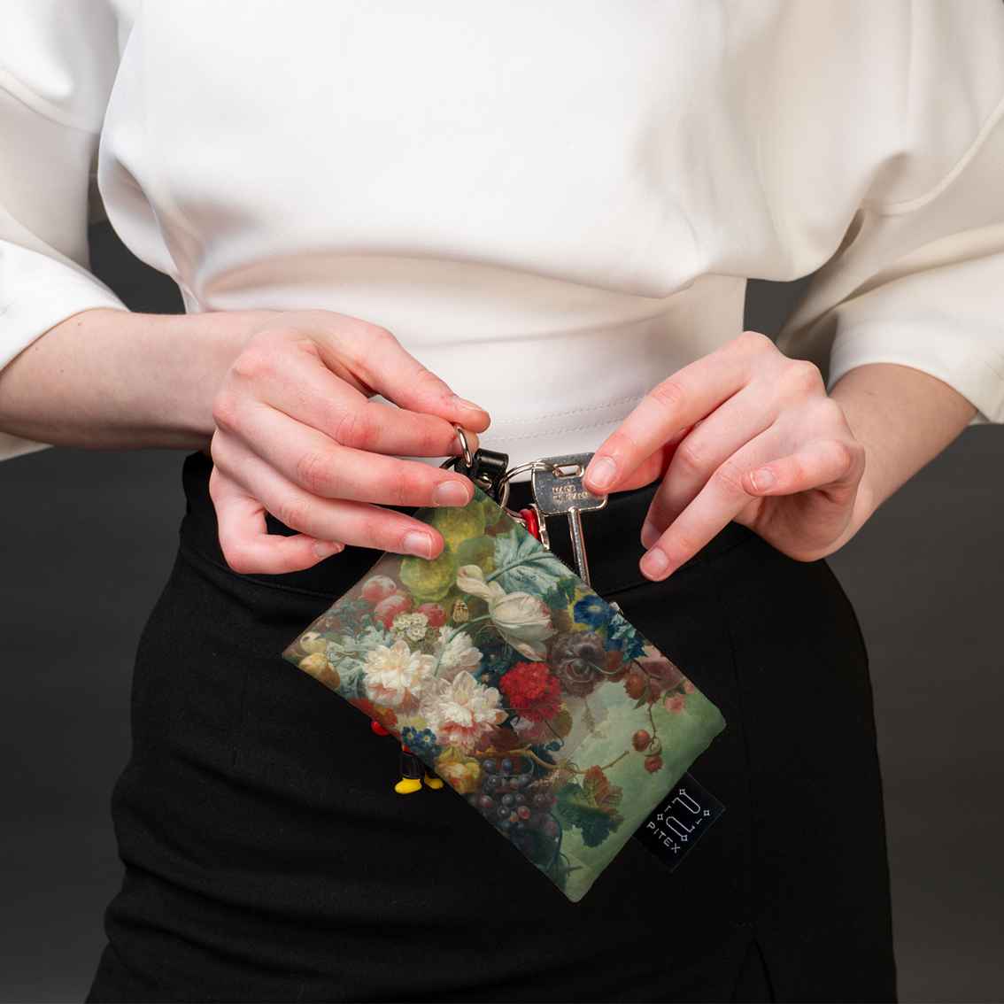 Raktinė Jan van Os „Fruit and Flowers in a Terracotta Vase