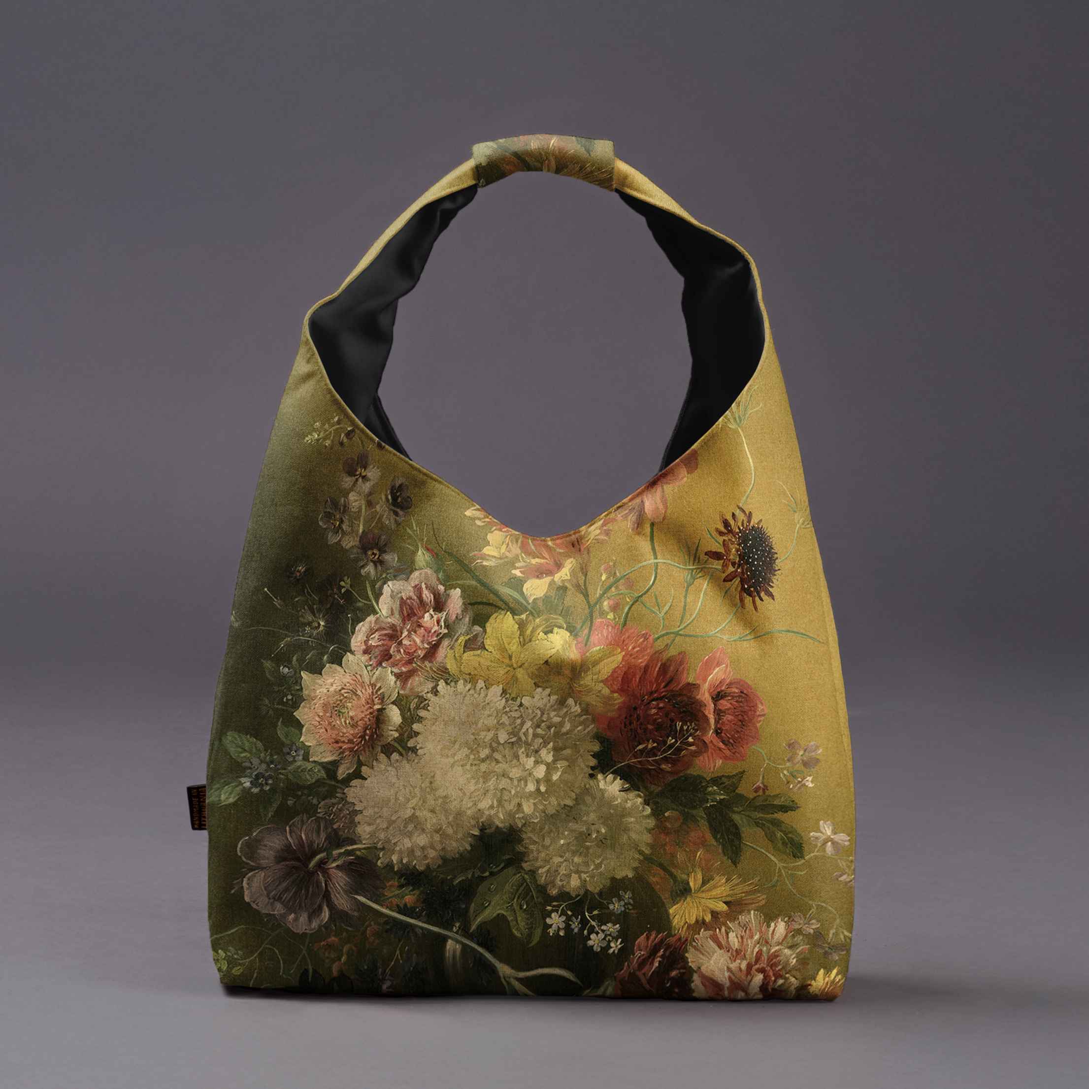 <tc>May bag Premium <span style="background-color: rgb(247, 247, 247);">Gregorius van Os „Still Life with Flowers"</span></tc>