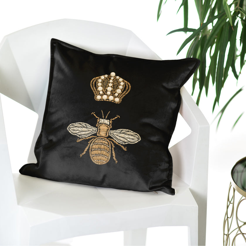 Dekoratyvinė pagalvėlė „Auksinė bitė