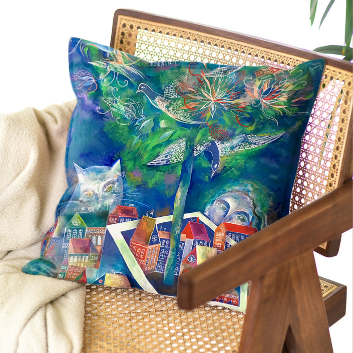 Dekoratyvinė pagalvėlė Aušra Čapskytė Baltojo katino miestas, priekis, Lietuvos menininkų kolekcija,stilingi namų interjero detalės aksesuarai