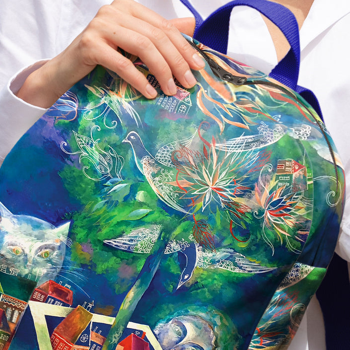 Stilingos kuprinės moterims Aušra Čapskytė Baltojo katino miestas, detalė, Lietuvos menininkų kolekcija, moteriški mados aksesuarai