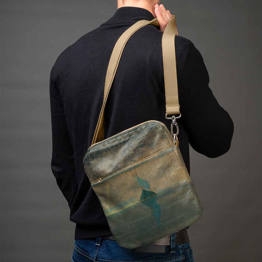 Vyriška rankinė per petį premium M. K. Čiurlionis „Saulė eina Ožiaragio ženklu“