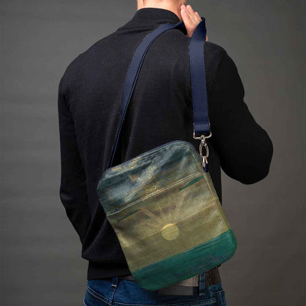 Vyriška rankinė per petį premium M. K. Čiurlionis „Saulė eina Žuvų ženklu“