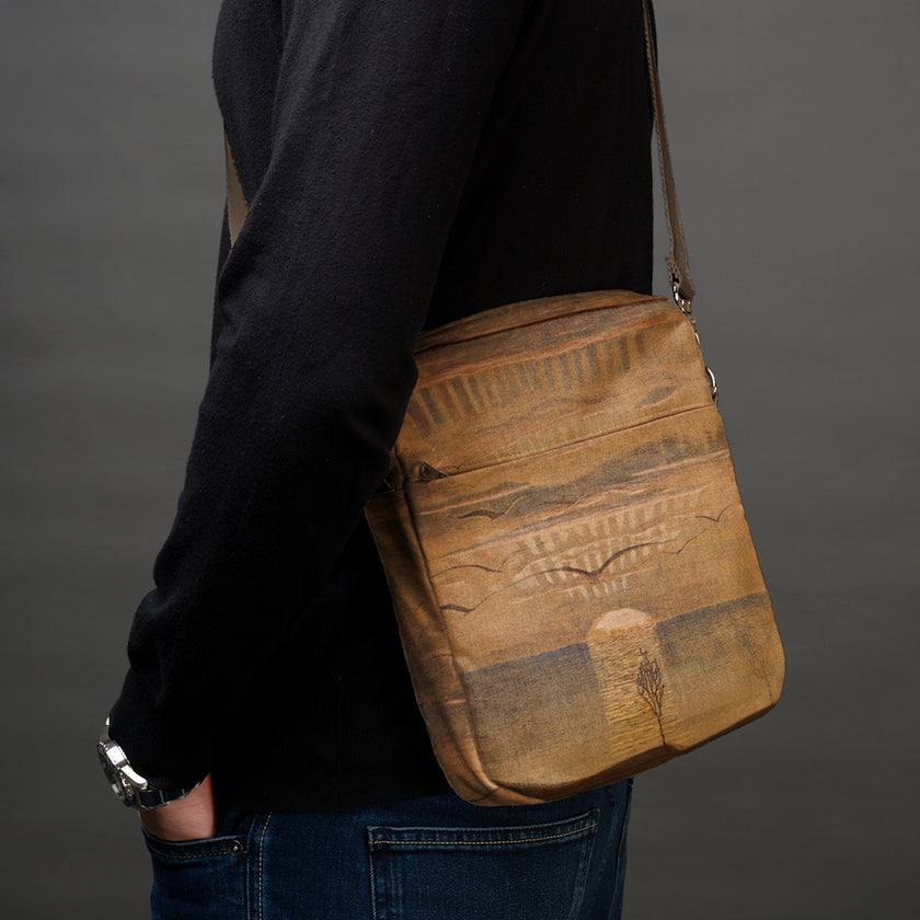 Vyriška rankinė per petį premium M. K. Čiurlionis „Saulėlydis“