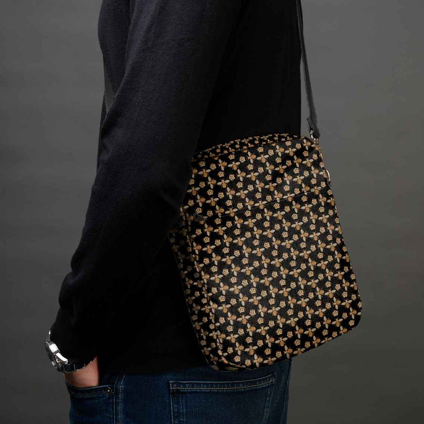 Vyriška rankinė per petį premium „Bitės“