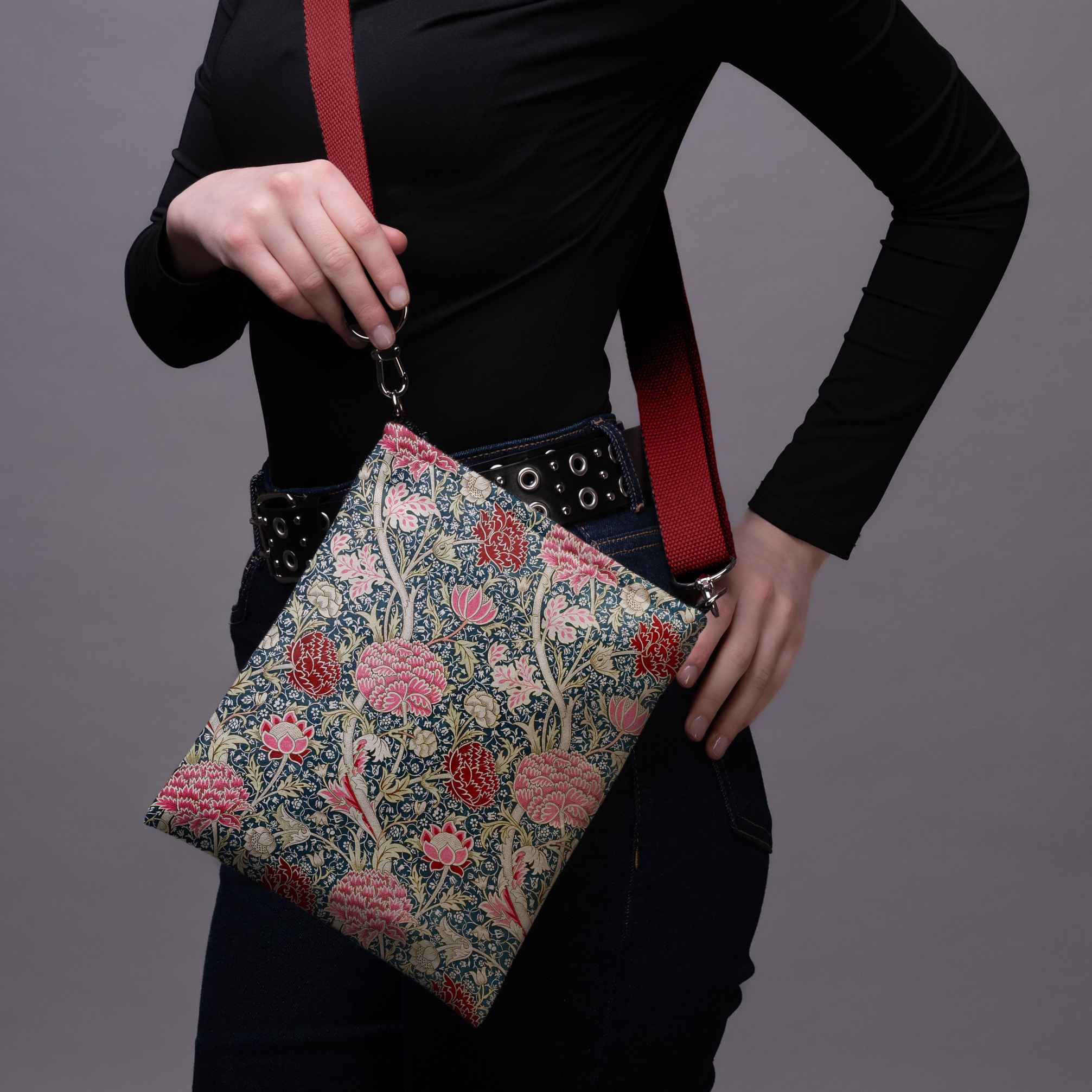 Rankinė per petį William Morris „Cray