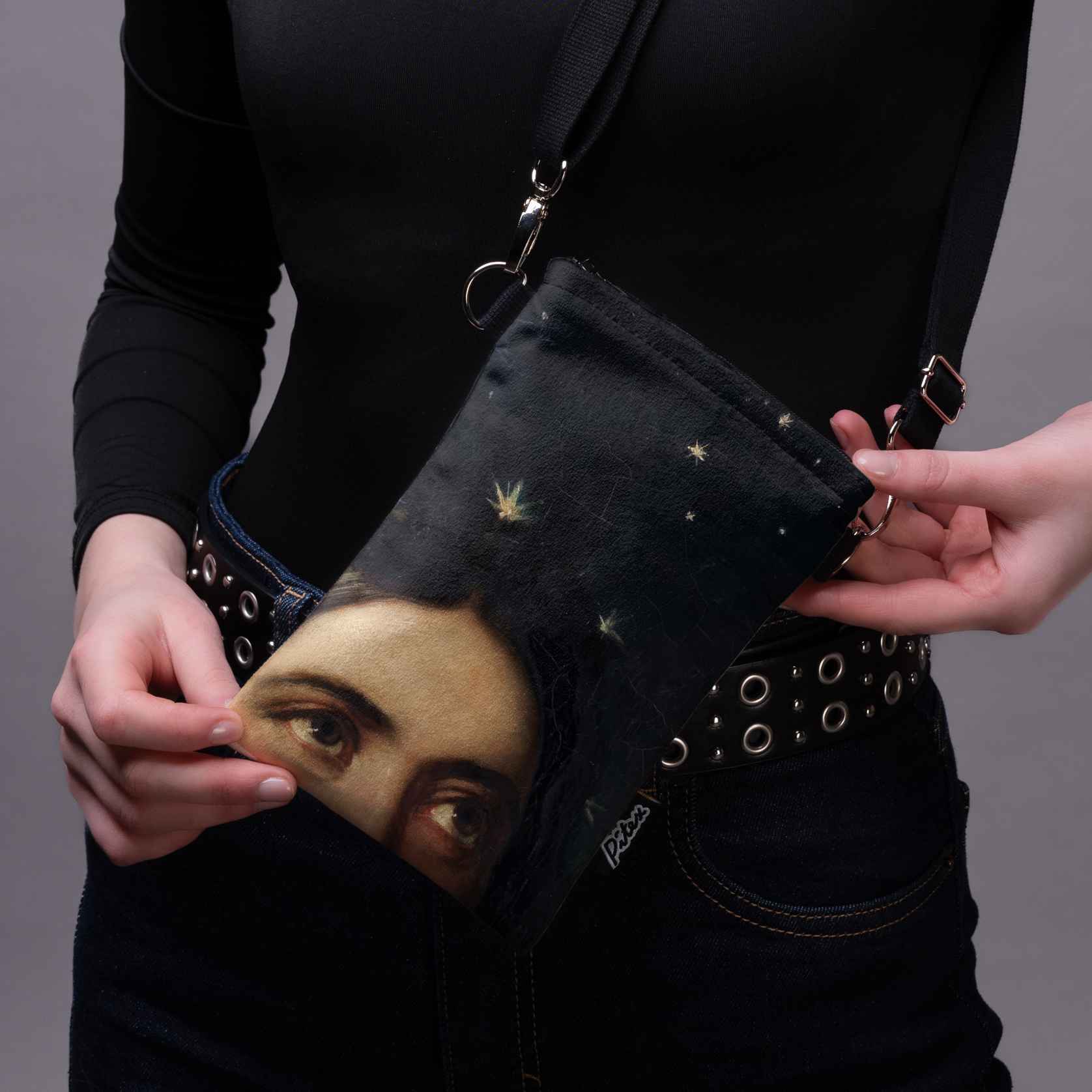 <tc>Phone bag "Portrait of Urania"</tc>