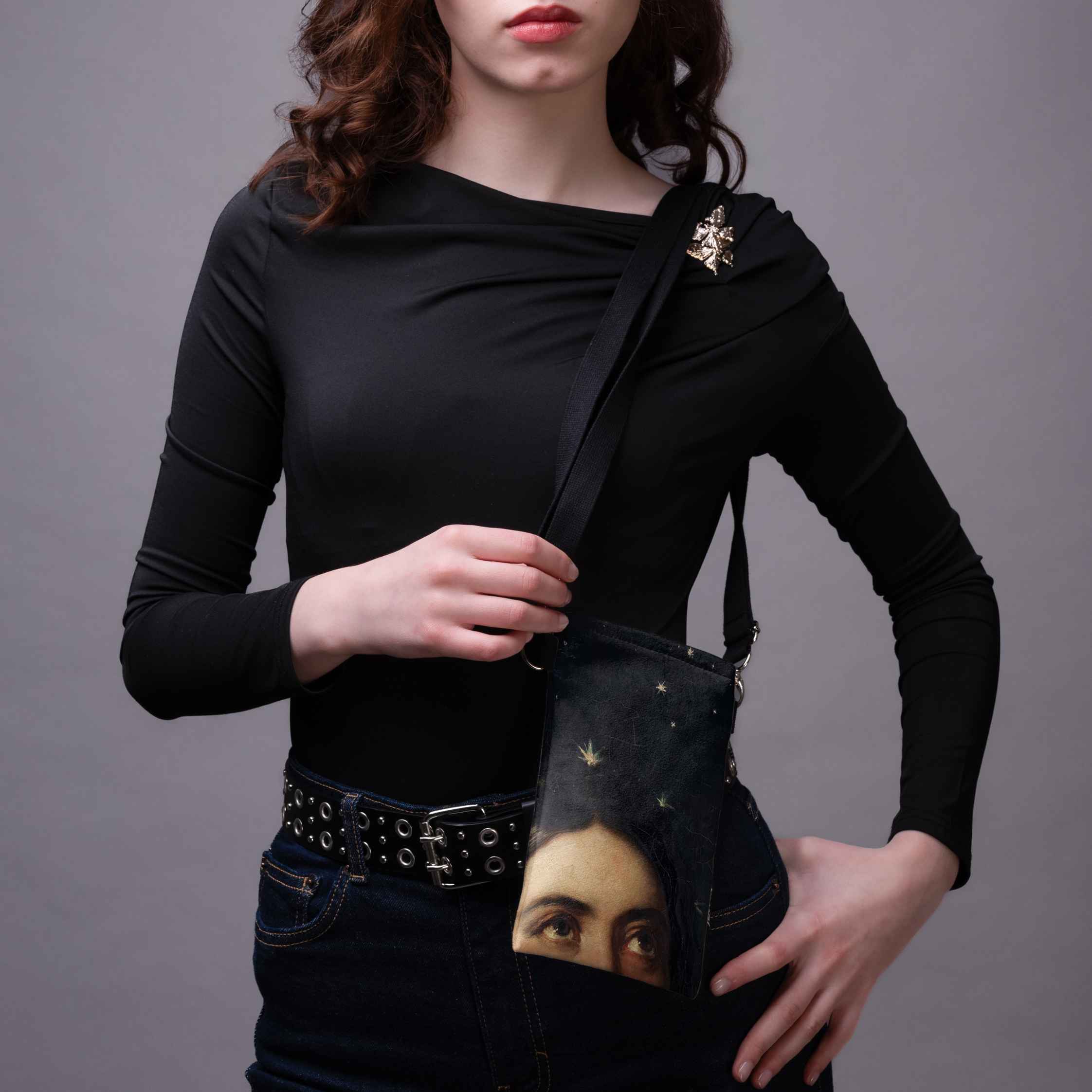 <tc>Phone bag "Portrait of Urania"</tc>