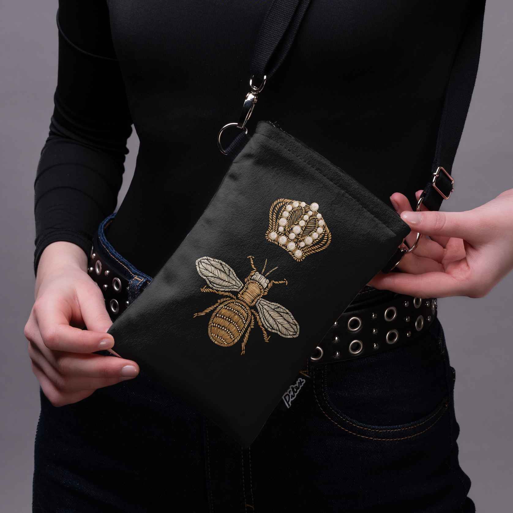 <tc>Phone bag "The Golden Bee"</tc>