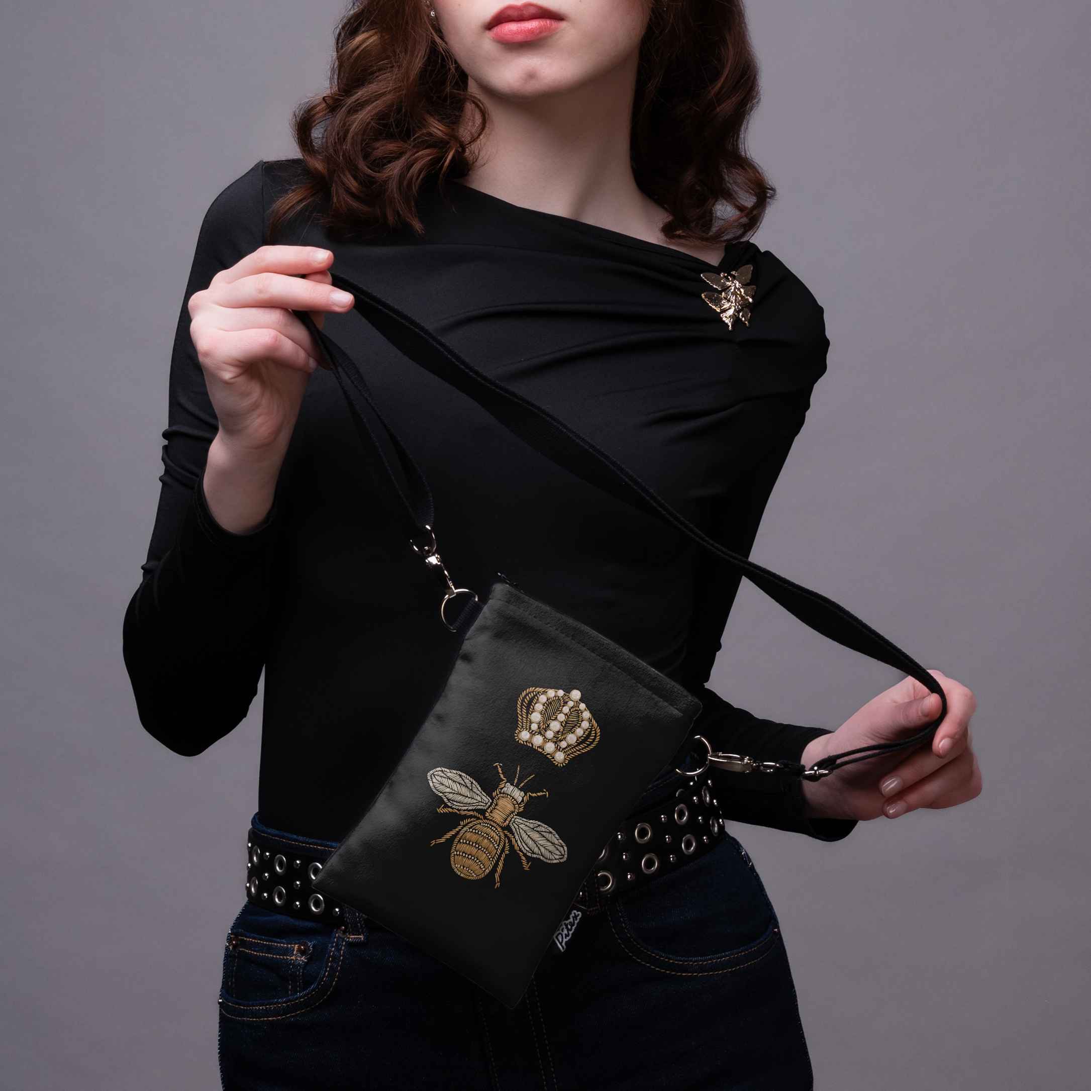 <tc>Phone bag "The Golden Bee"</tc>