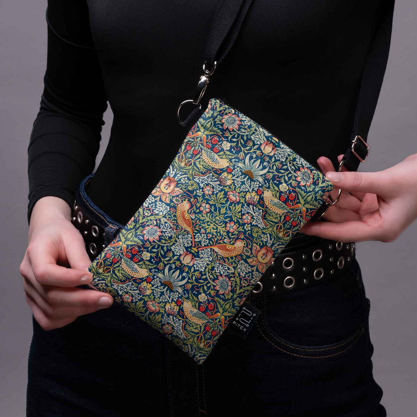 Telefono rankinė William Morris „Strawberry Thief