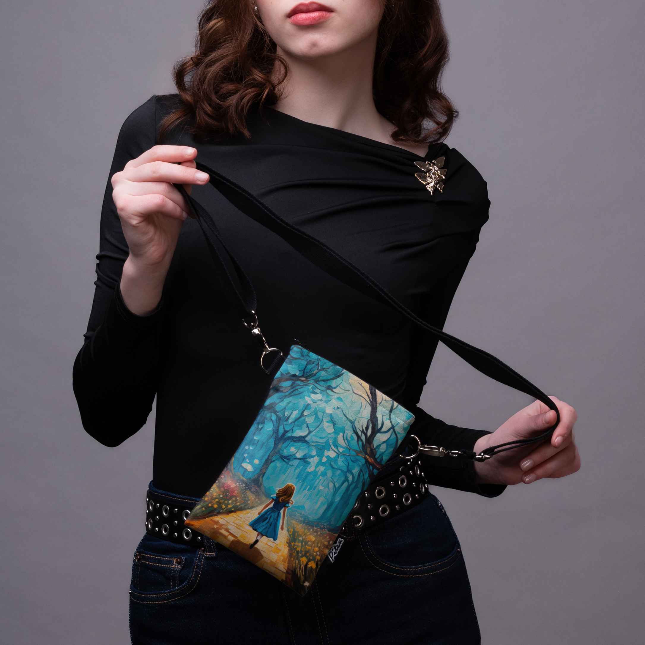 <tc>Phone bag Imagine "Alice's journey"</tc>