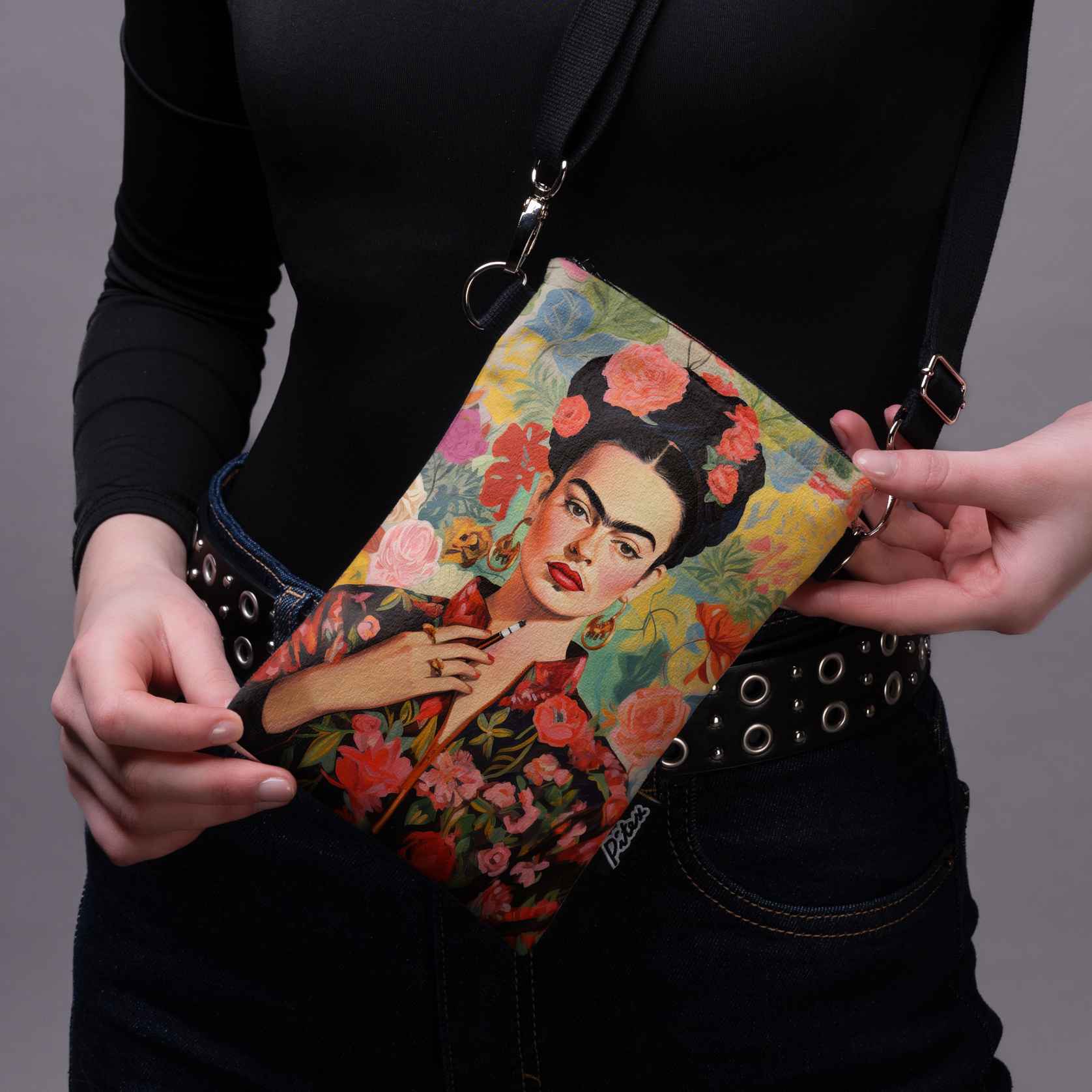 <tc>Phone bag Imagine "Frida in the flowers"</tc>