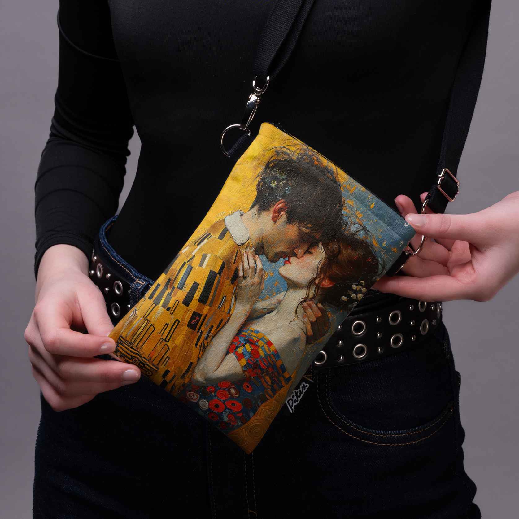 <tc>Phone bag Imagine "The Kiss"</tc>