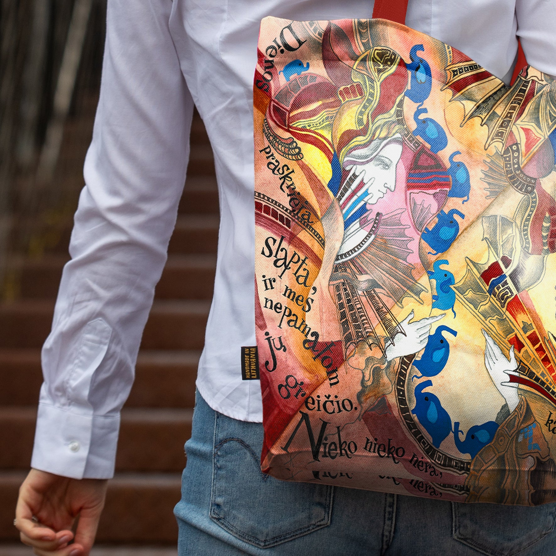 Stilingas pirkinių krepšys Aušra Čapskytė Mėlynų dramblių kelionė, Lietuvos menininkų kolekcija, moteriški mados aksesuarai, detalė
