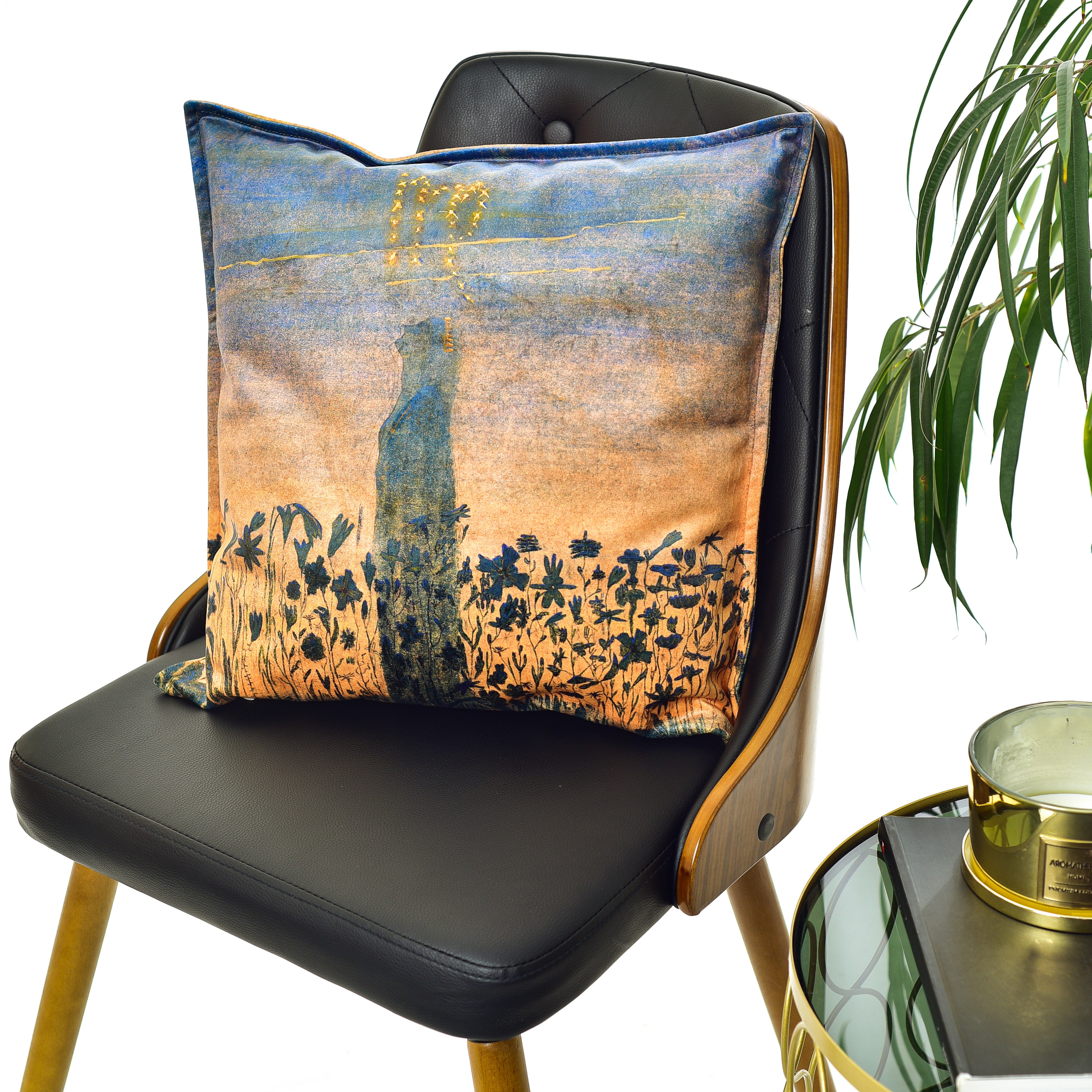 Dekoratyvinė pagalvėlė M. K. Čiurlionis "Saulė eina Mergelės ženklu"
