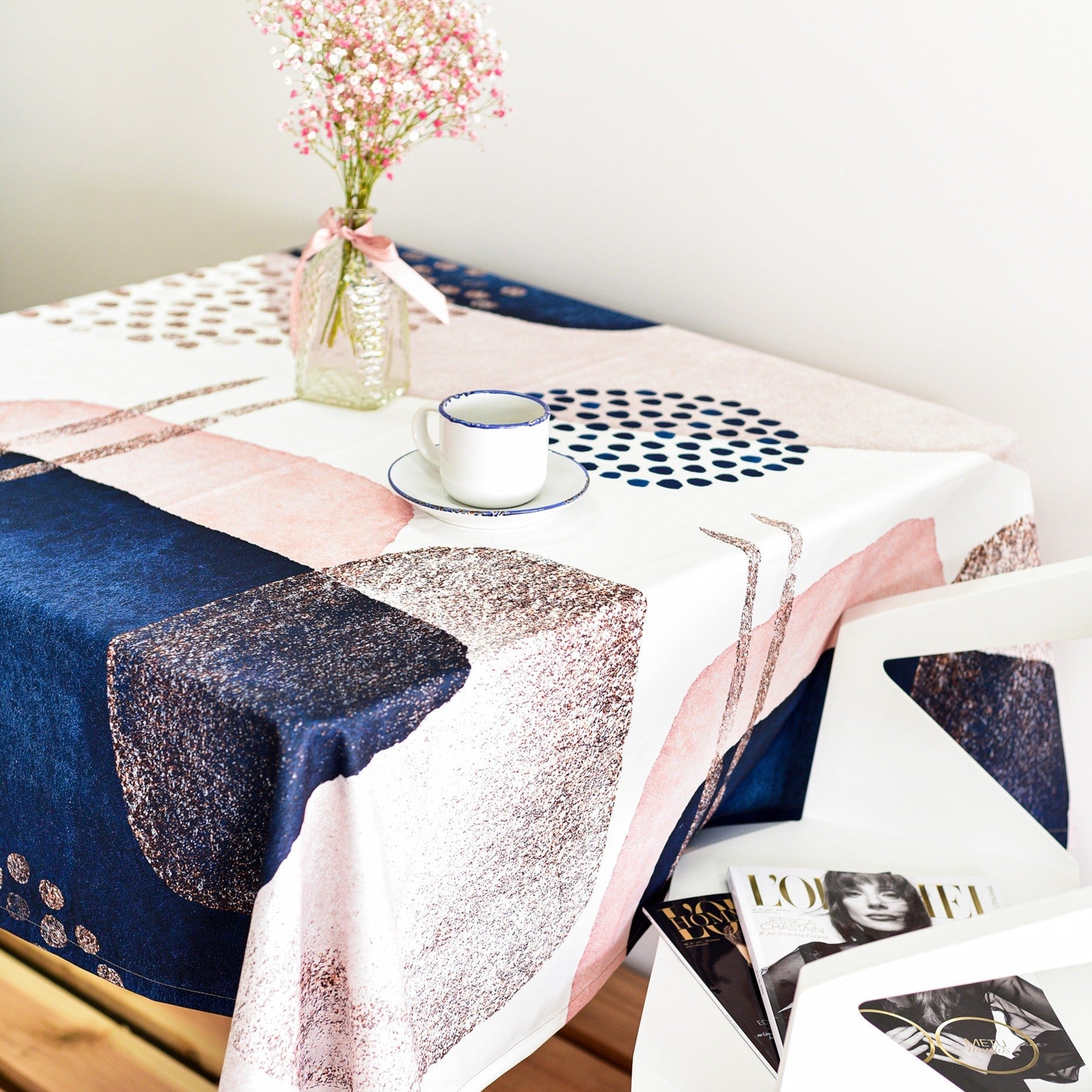 Tablecloth made of recycled fabric 