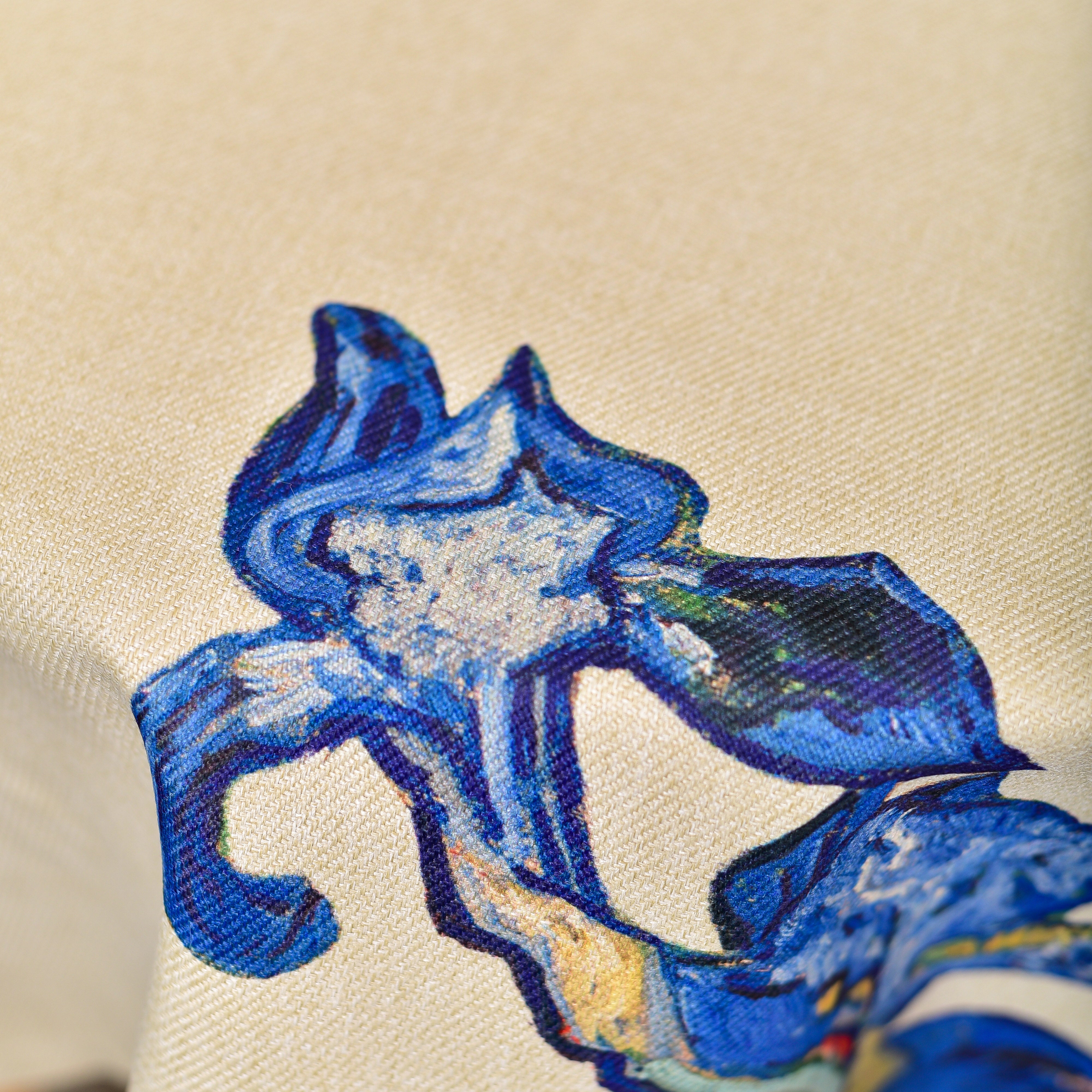 Staltiesė iš perdirbto audinio Vincent van Gogh "Irises Pattern"