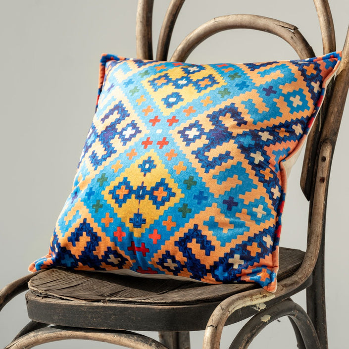 Dekoratyvinė pagalvėlė Raštų upė 103